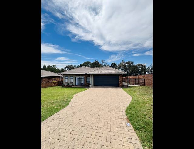 3 BEDROOM TOWNHOUSE FOR SALE IN WITBANK EXT 10